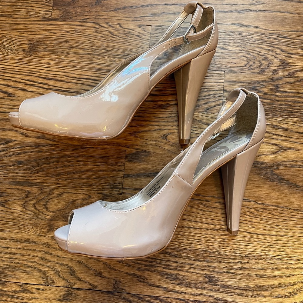 Fergalicious By Fergie Women’s Mona Neutral Patton Sling Back Dress Heels 10M - Picture 2 of 13